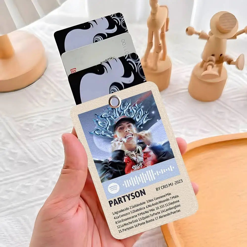 Llavero y tarjetero CRIS MJ album prime del 2023
